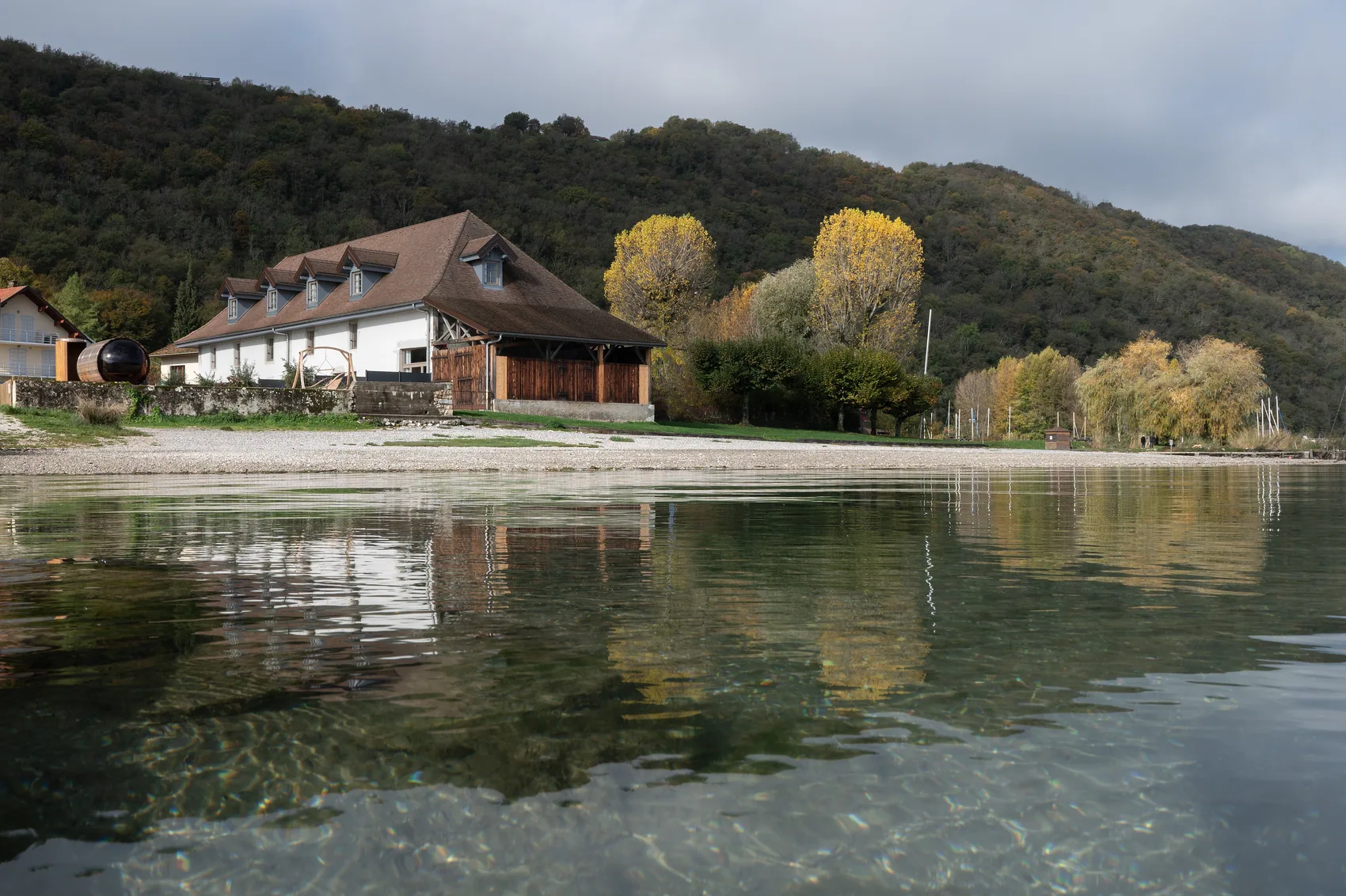 Le domaine vu du lac